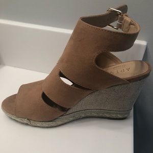 Camel wedge